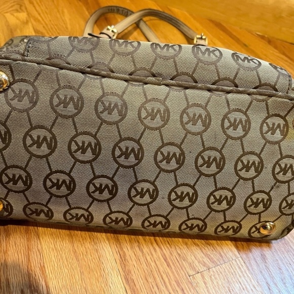 Michael Kors Purse - Picture 12 of 12